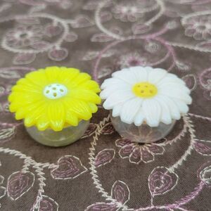 Vintage Jaydon Daisy Top Mini Aycrilic Salt & Pepper Shakers Set - 1950's 🌼